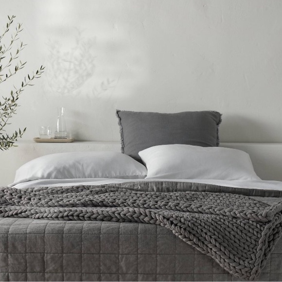 Casaluna Hand-Knit bed throw - Dark Gray NWT - Picture 2 of 8